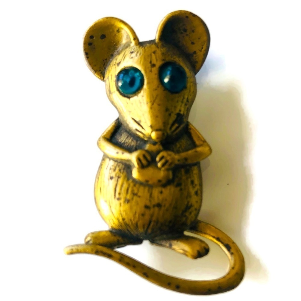 JJ signed brooch pin. Gold tone mouse W/green eyes